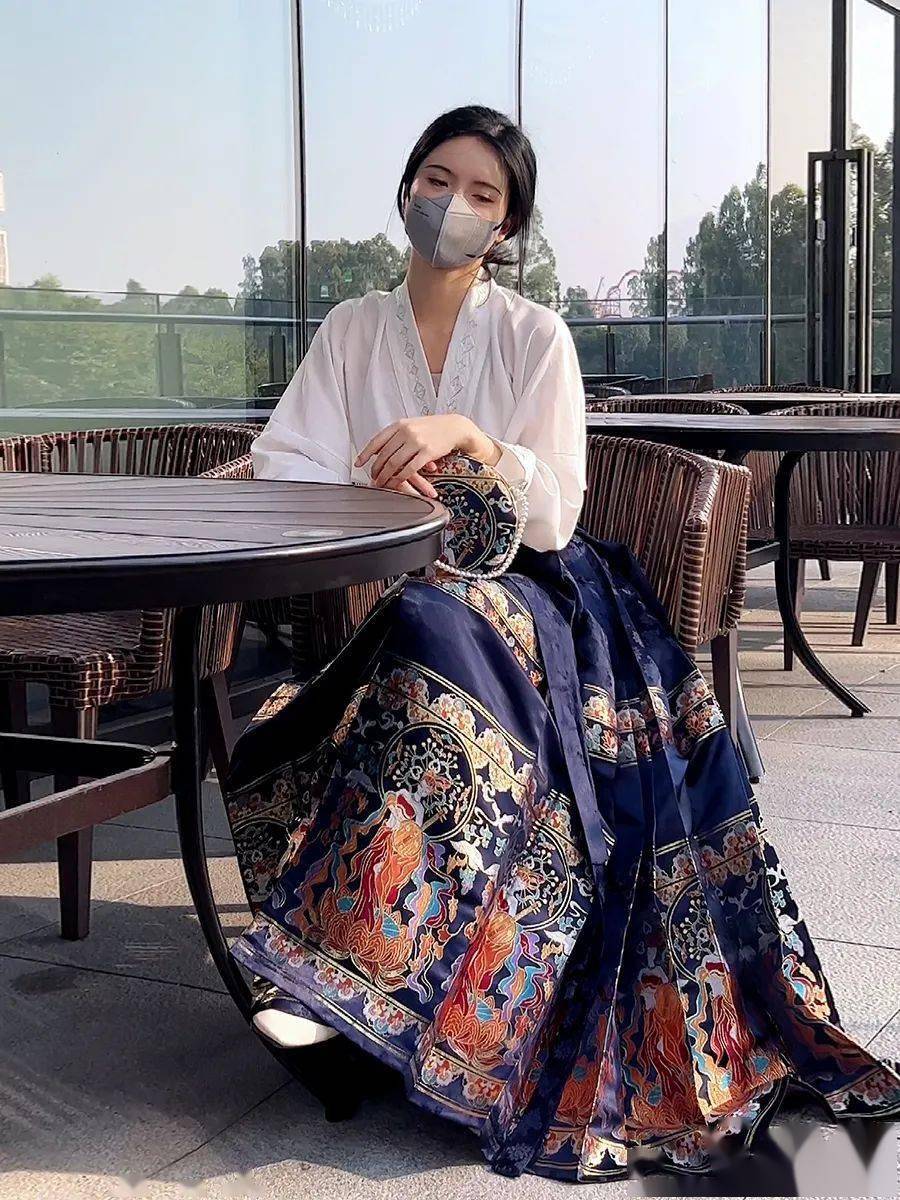 95后汉元素设计师:想做人人都想穿上街的汉服_蔡晓_传统_设计的