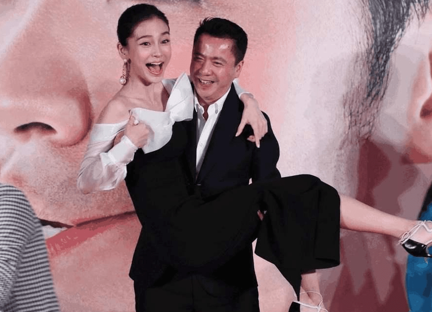 baby被张彬彬公主抱转圈,晕的人都站不稳,不久前分手分财产_杨颖