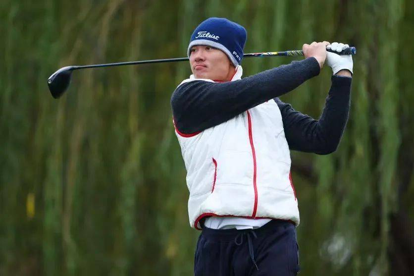 张进69杆领先三菱电机自动化公开赛首轮,00后职业新力量景泽宇交红字