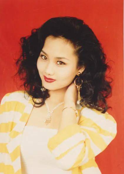 54岁的"富太"李颖,上海女人的精致,旗袍上身气质不减当年_时尚_民国