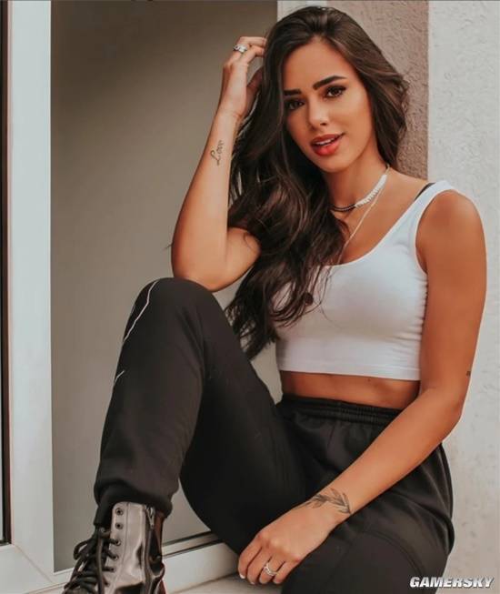 世界杯"大嫂团" 内马尔的巴西模特女友热情火辣_球员_风景_球迷