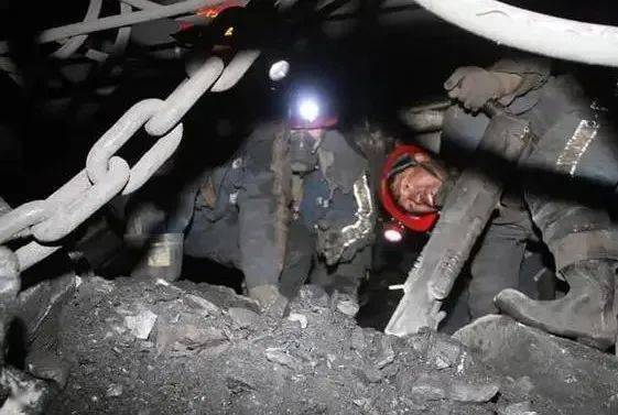 巴隆图煤矿事故图片