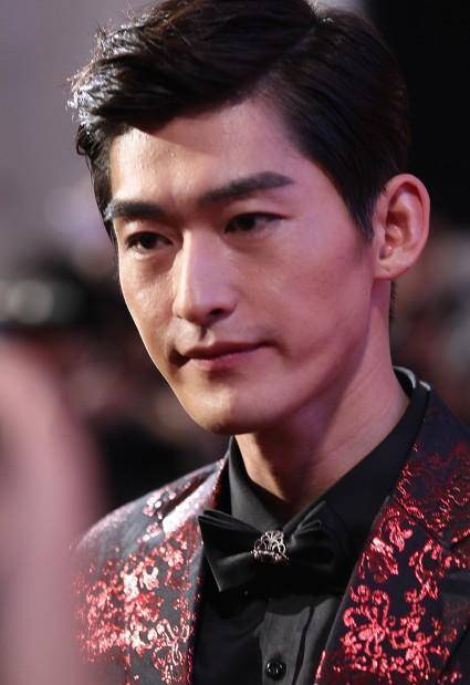 张翰(原名张汉,俗称拖油瓶)影视演员,也知法犯法?犯法视频?