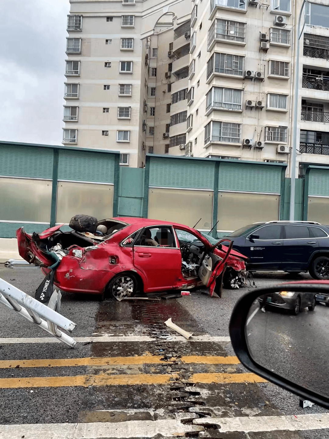 突发！南宁桃源桥一小车突然失控撞向对向车道另一辆车！雨天行车汽车 4772