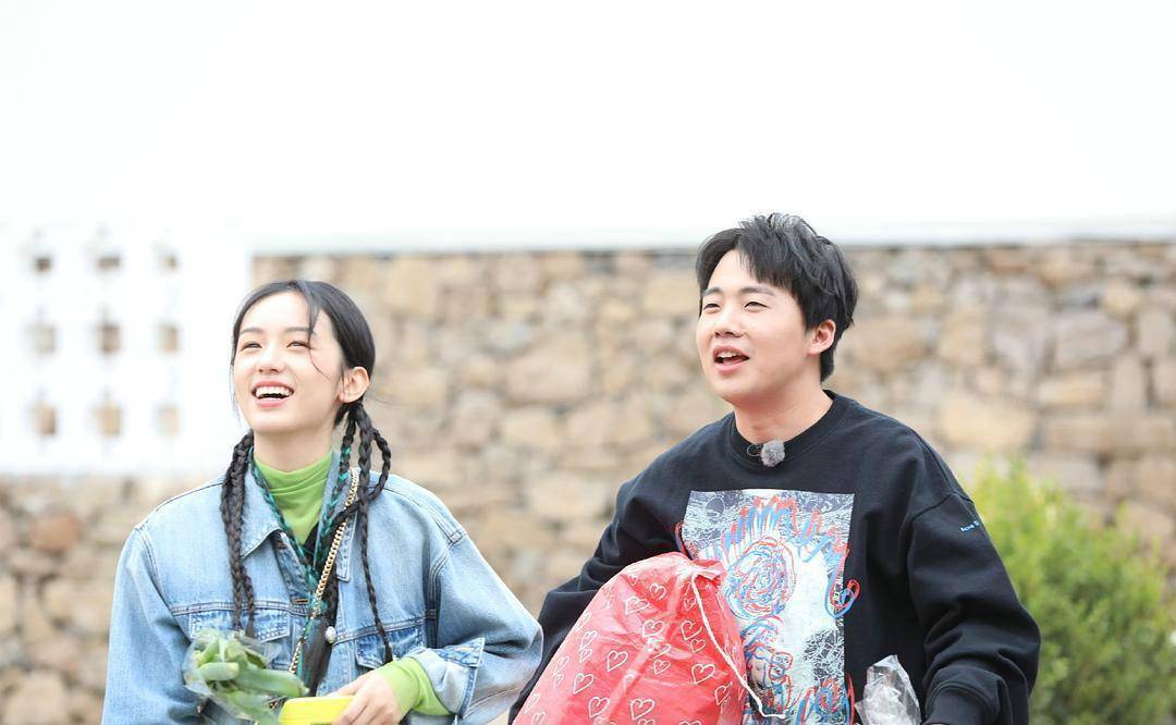 《中餐厅》第五季嘉宾名单出炉,仅黄晓明留下,三位女嘉宾加盟_周也