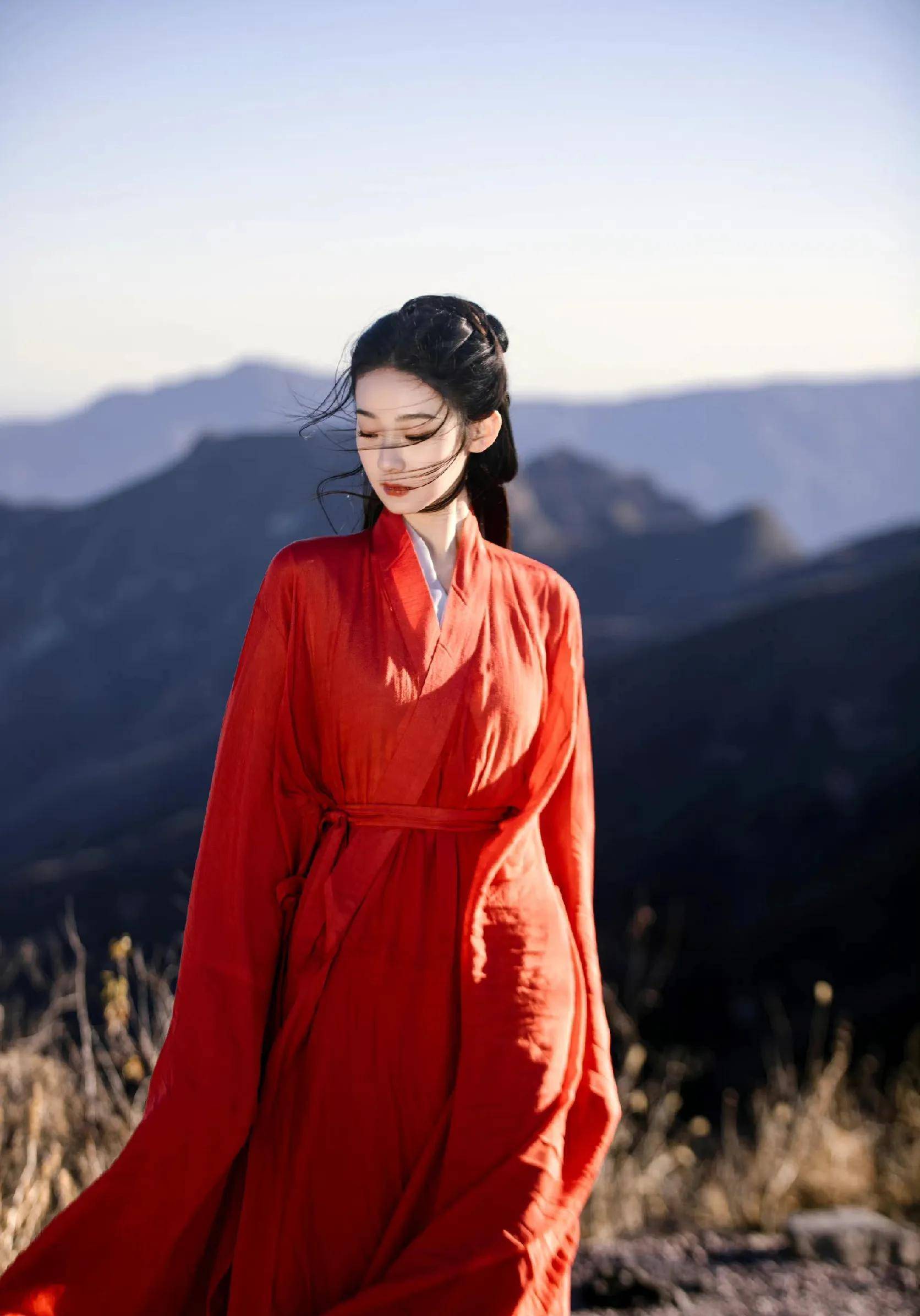 张艺凡红衣古风造型写真,清冷飘逸,灵动仙气_妹妹_感觉_行走