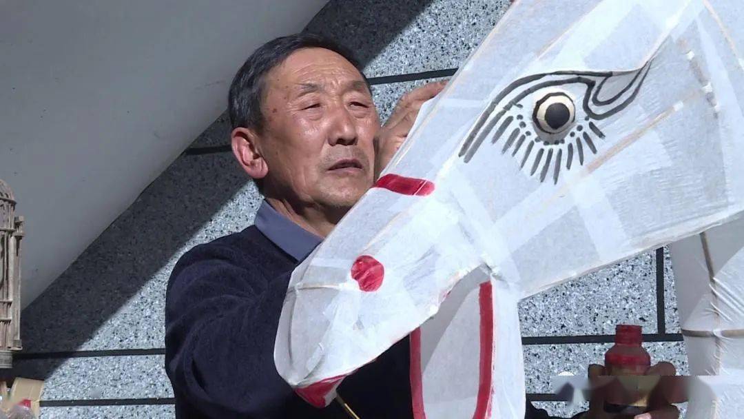 包氏纸扎五代传 一裱一画皆传承_云龙县_技艺_扎马