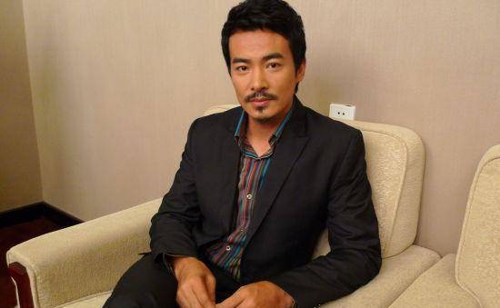 演员于波就没有这样的情况,没有人争夺他的房产,一个人生活得怡然自得