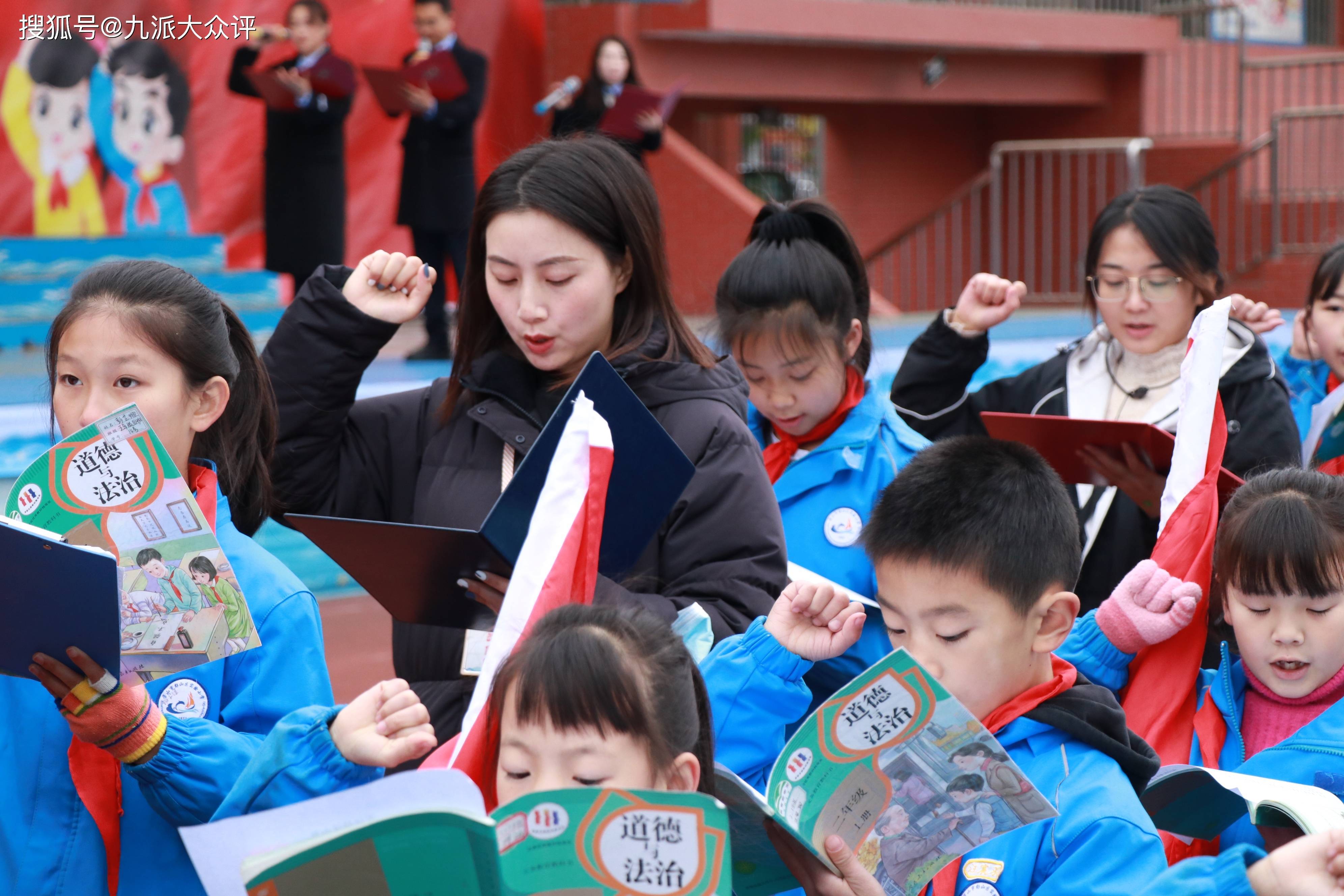 彭山区实验小学开展"宪法宣传周"晨读活动