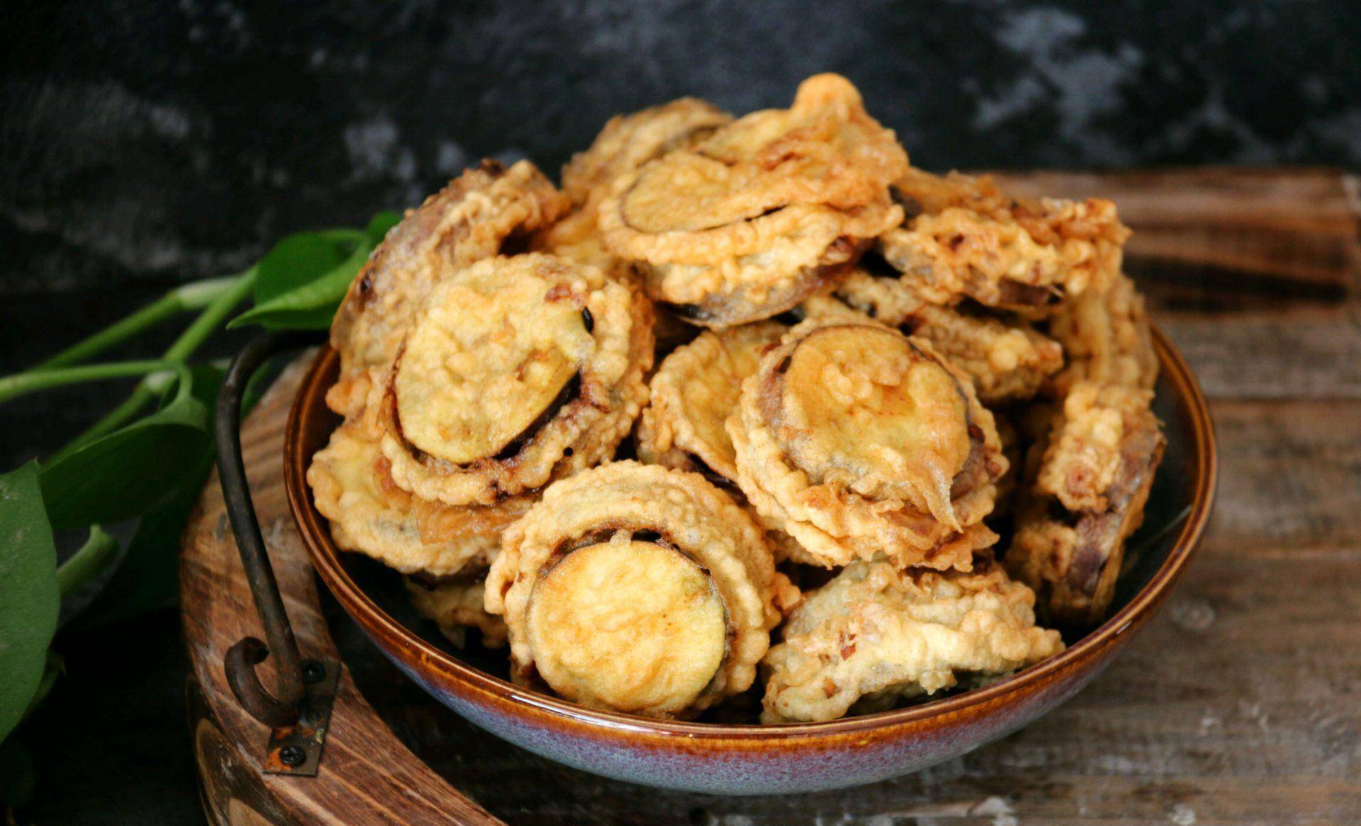 炸好的茄盒馅不塌,口感酥脆,好吃不油腻_茄子_面糊_炸茄盒