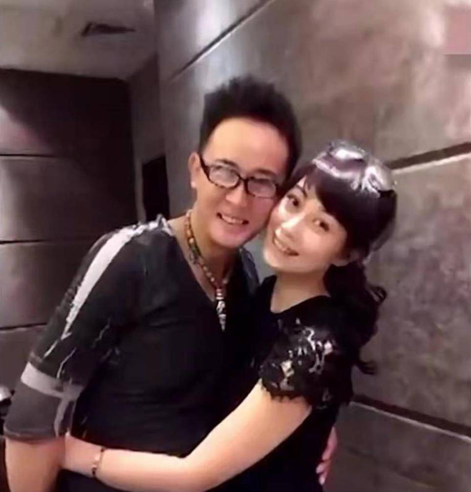歌手汪正正:当年为挽回爱人,不惜下跪,如今直播卖货,一字千金