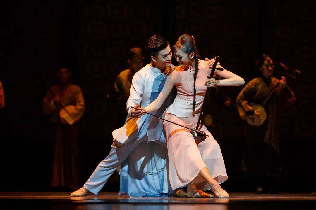 《舞蹈风暴》王牌舞者黎星,导演新作「火车站」即将启程!