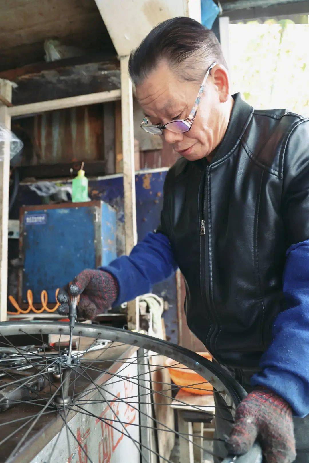 老店铺的故事①|我在南大街修车_张师傅_自行车_镇海