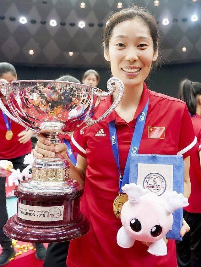 中国女排"超话"集结号:郎导坚定朱婷可爱,其他队员却有各自烦恼_奥运