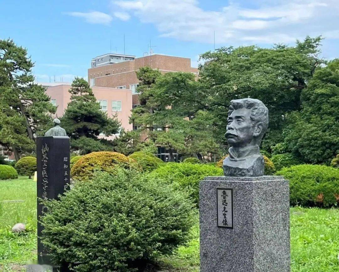 仙台鲁迅纪念展示厅今在仙台,还可以找到保存完善的鲁迅故居,在仙台市
