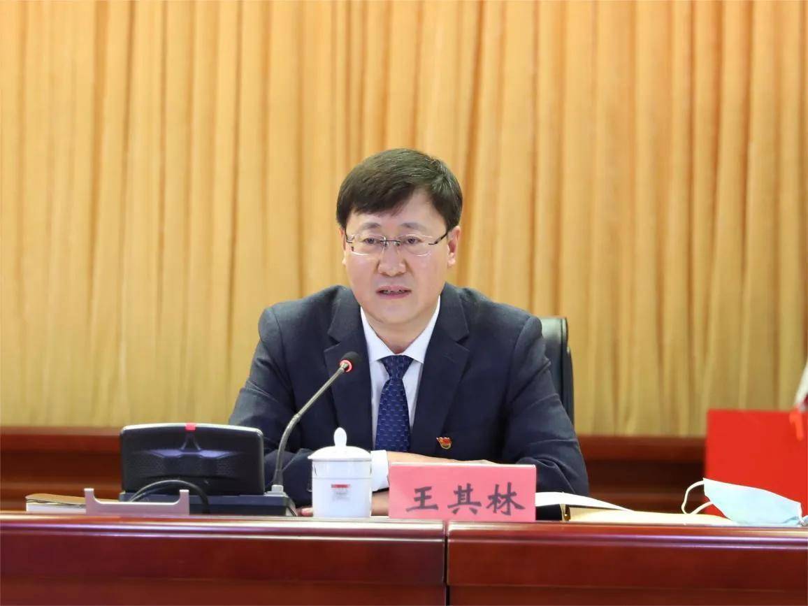 拜泉县委副书记,县长王其林主持会议,并作了《中共拜泉县委关于认真