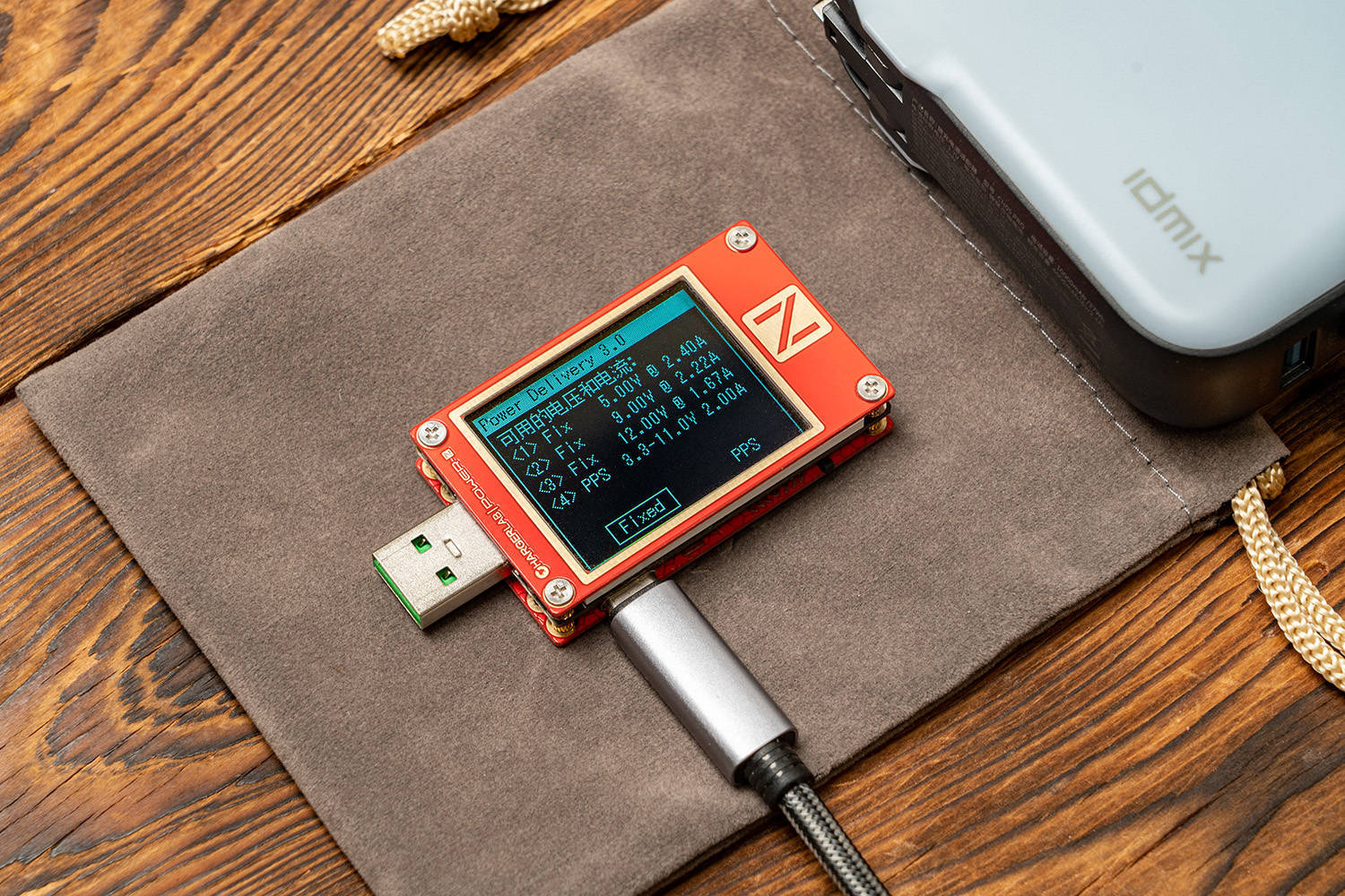 这才是iPhone充电的正确姿态,自带MFi线,IDMIX PD20W充电宝评测