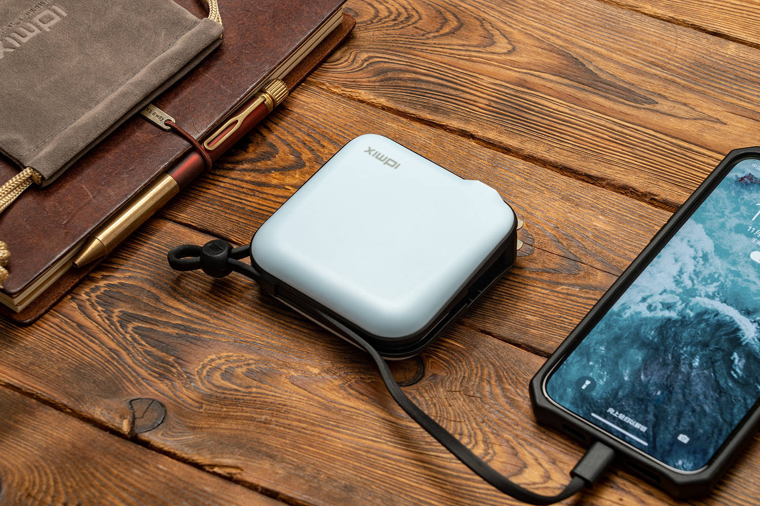 这才是iPhone充电的正确姿态,自带MFi线,IDMIX PD20W充电宝评测