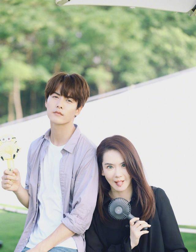 马天宇晒和戚薇女儿合影,单手抱着lucky画面好温馨,lucky好可爱_宝宝