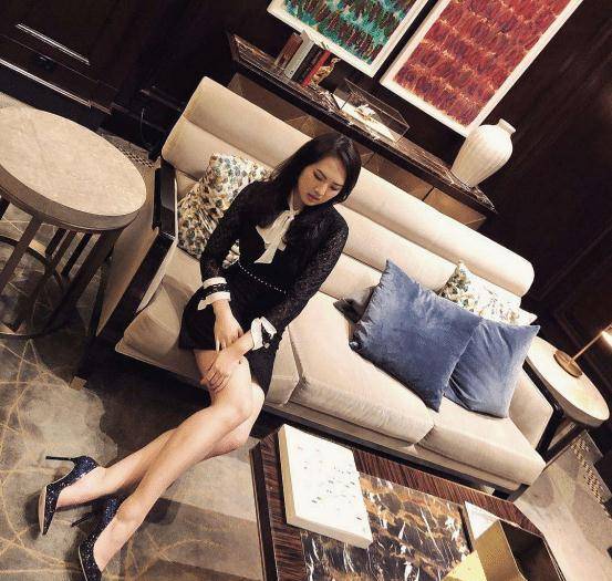 华为任总的二小姐,21岁才貌双全成名媛,靠的不仅仅是个有钱的老爸