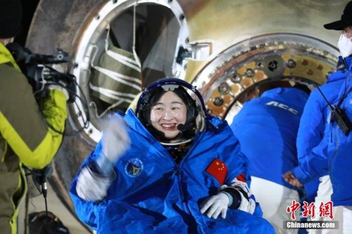 特写:圈画女儿刘洋的“太空日历”_牛喜云_刘士林_神舟