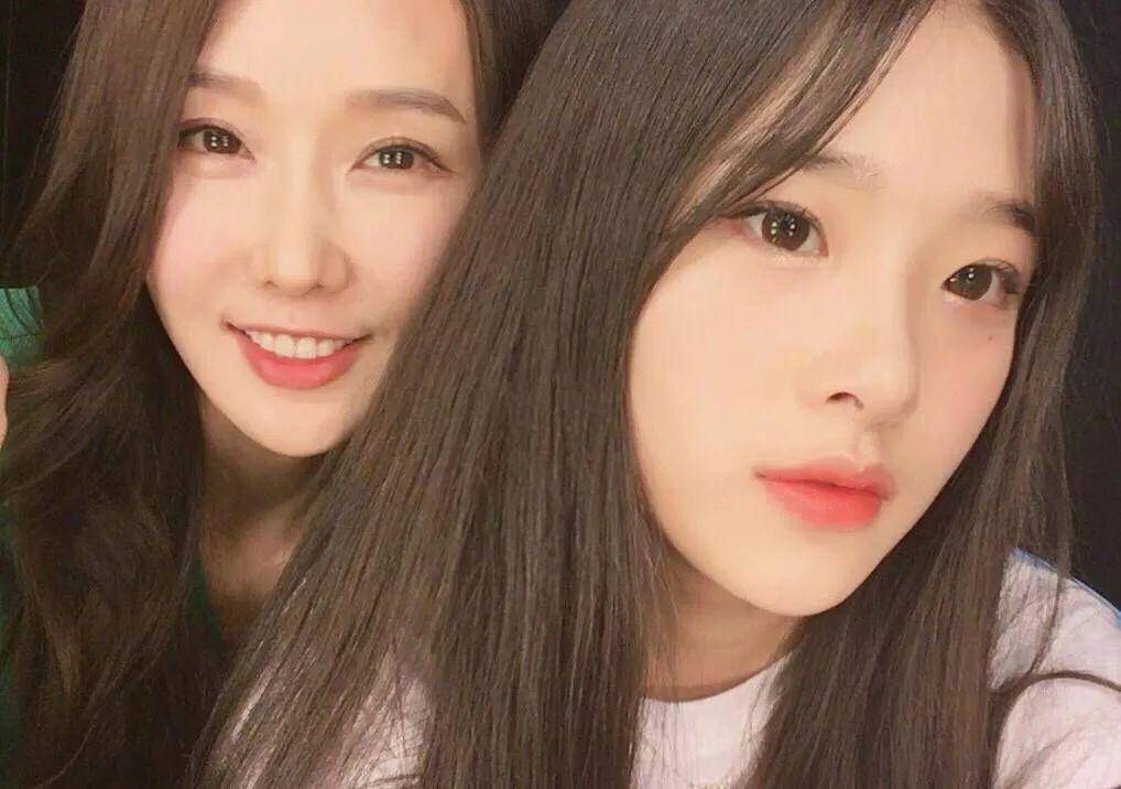 52岁"冻龄牙医"魔鬼身材,少女颜值,跟女儿同框像姐妹_李秀_工作_健身