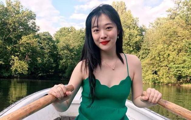 沉痛:引起雪崩的雪花从父亲开始,雪莉哥哥ins现端倪