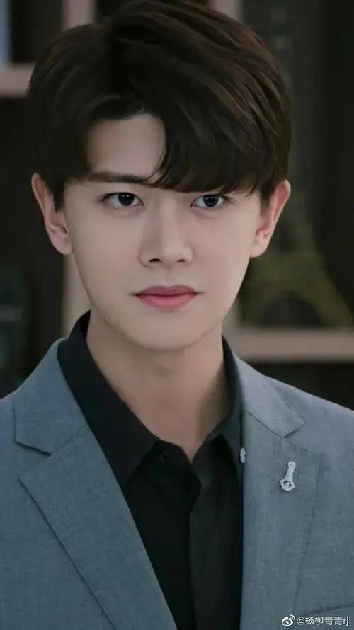 男明星任嘉伦住豪宅,他的生活过得很有品质_电视剧_白色_卫视