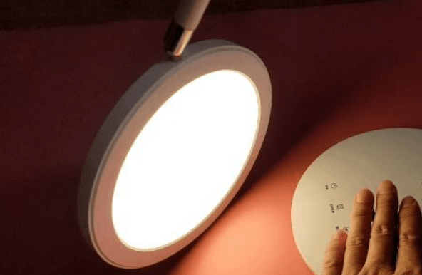 开台灯对孩子眼睛散光好吗?2022最新科普散光能不能用台灯