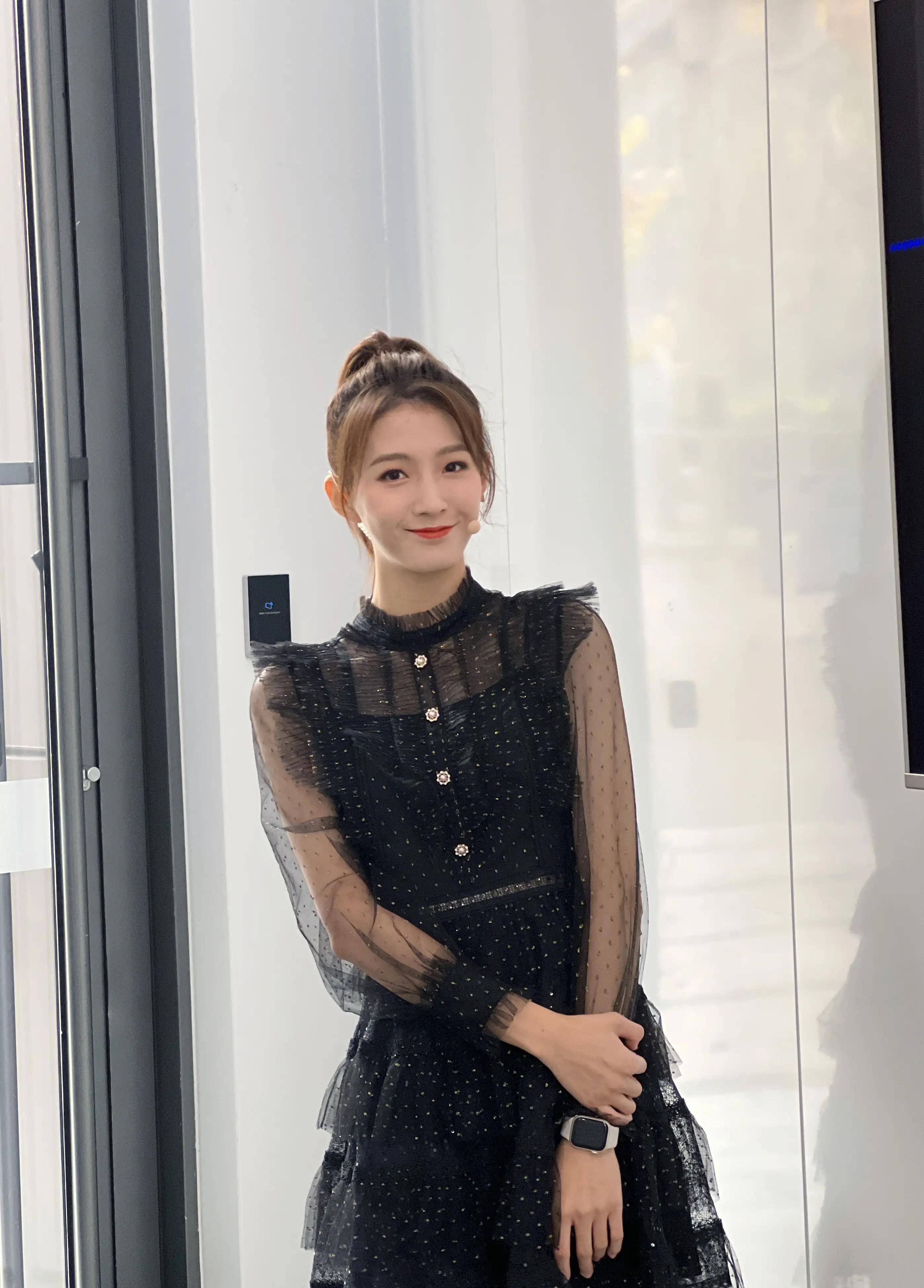 腾讯美女主播雪儿:青春靓丽,傲人身材_篮网_体育_网络