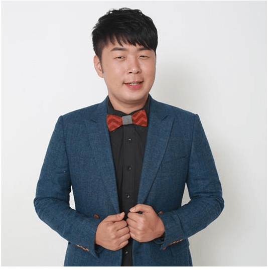 杜海涛的身材肥胖,长相一般,眼睛还非常小,所以一直都被网友嘲笑,但是