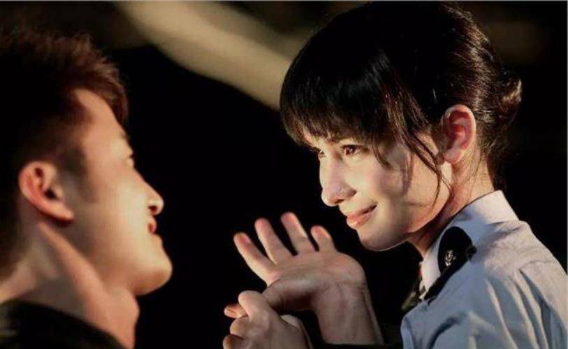 23岁出道,人美戏好却不火,凭《战狼2》爆红,今嫁人被宠成公主_卢靖姗