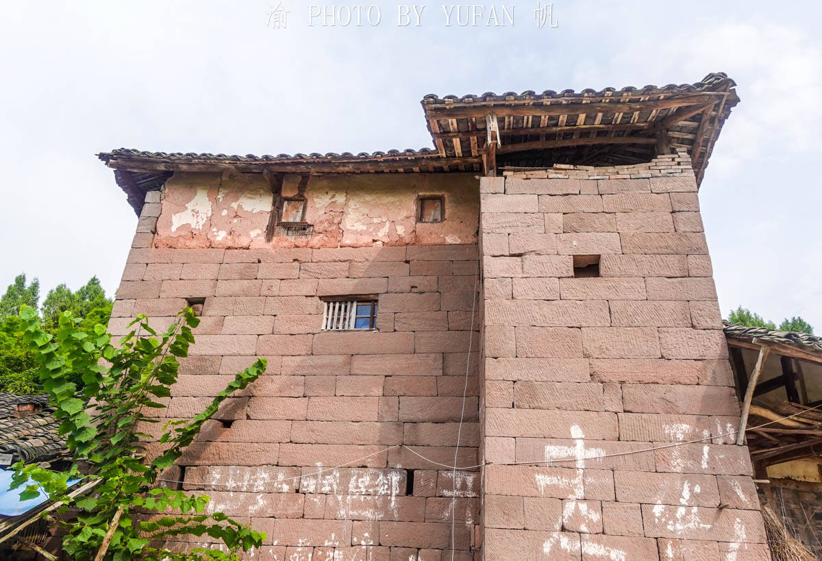 潼南文物地圖：官家溝老房子碉樓，造型奇異，已有近百年汗青