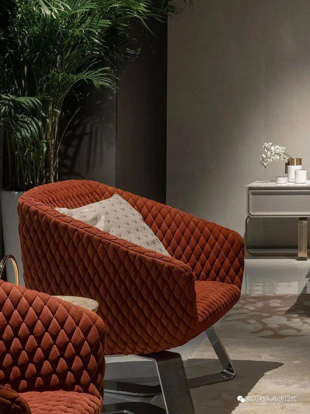 oliver 休闲椅hessentia|cornelio cappellini当丝绒遇上内敛的脏脏粉