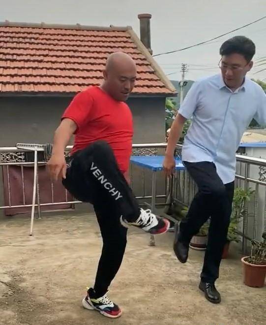 启用新人,疑似王小利前妻出现,网红将与赵四斗舞_余哥_刘能和_视频