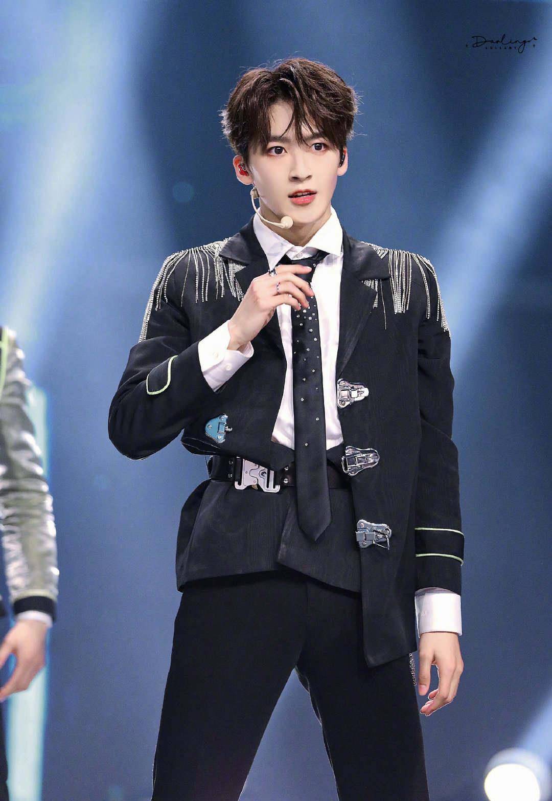 人气偶像何洛洛:r1se解散后,他的热度和资源都"飞升"了