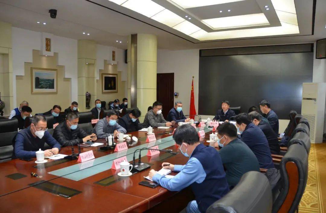 副市长程永平出席并讲话.会议由市政府副秘书长杨兴海主持.