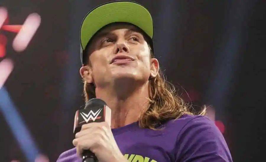 在这场ppv大赛中,马特里德尔在一场搏击坑比赛中击