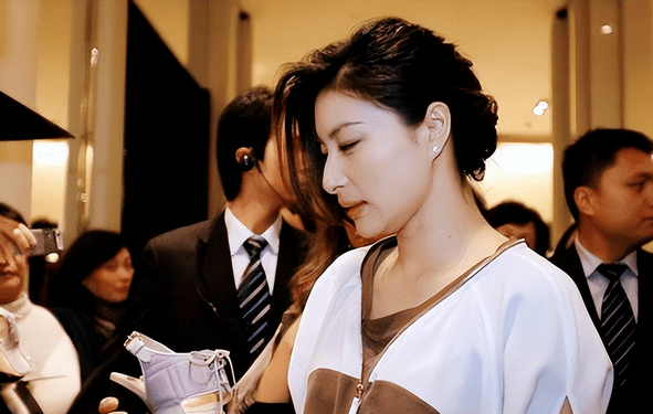 香港大人物齐聚会,平时不爱露脸的都来了,郭晶晶为何