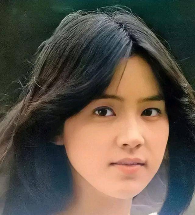 《排球女将》中的小鹿纯子,在最火时为何放弃演艺事业?