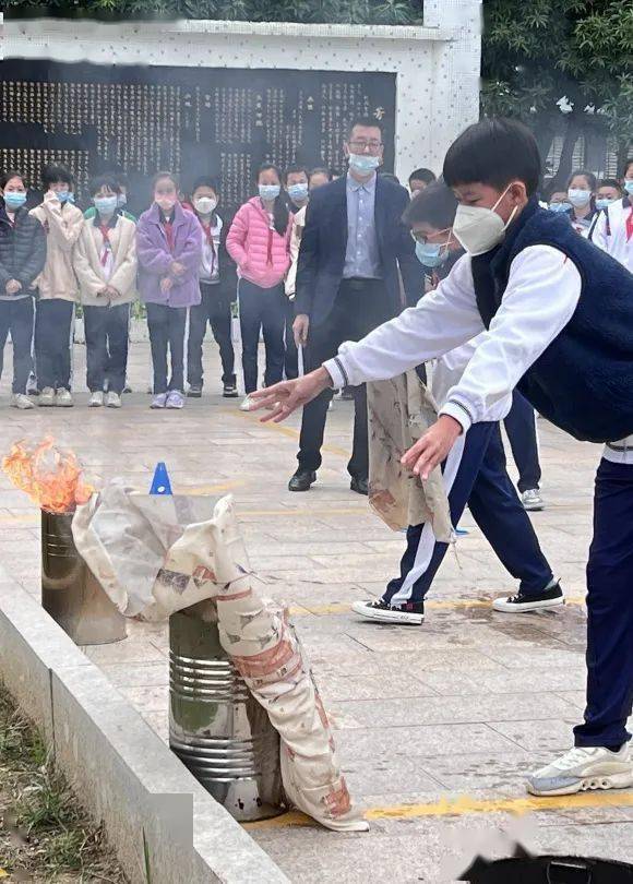 筑牢安全防线 构建平安校园 | 蓬中华侨小学举行防震应急避险与安全
