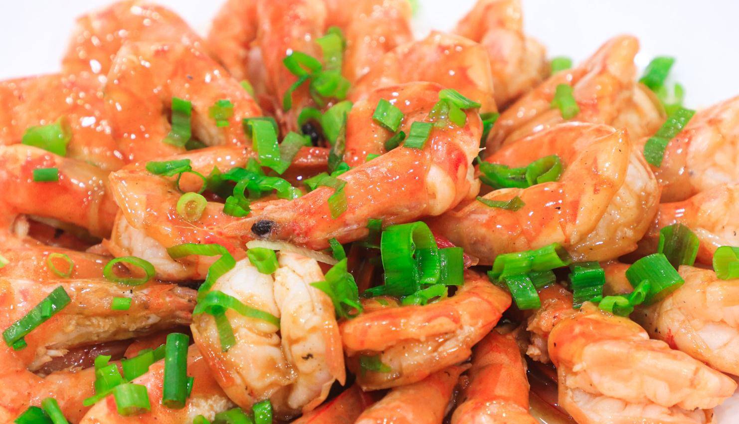 想失败都难的传统鲁菜油焖大虾,红润油亮全靠它