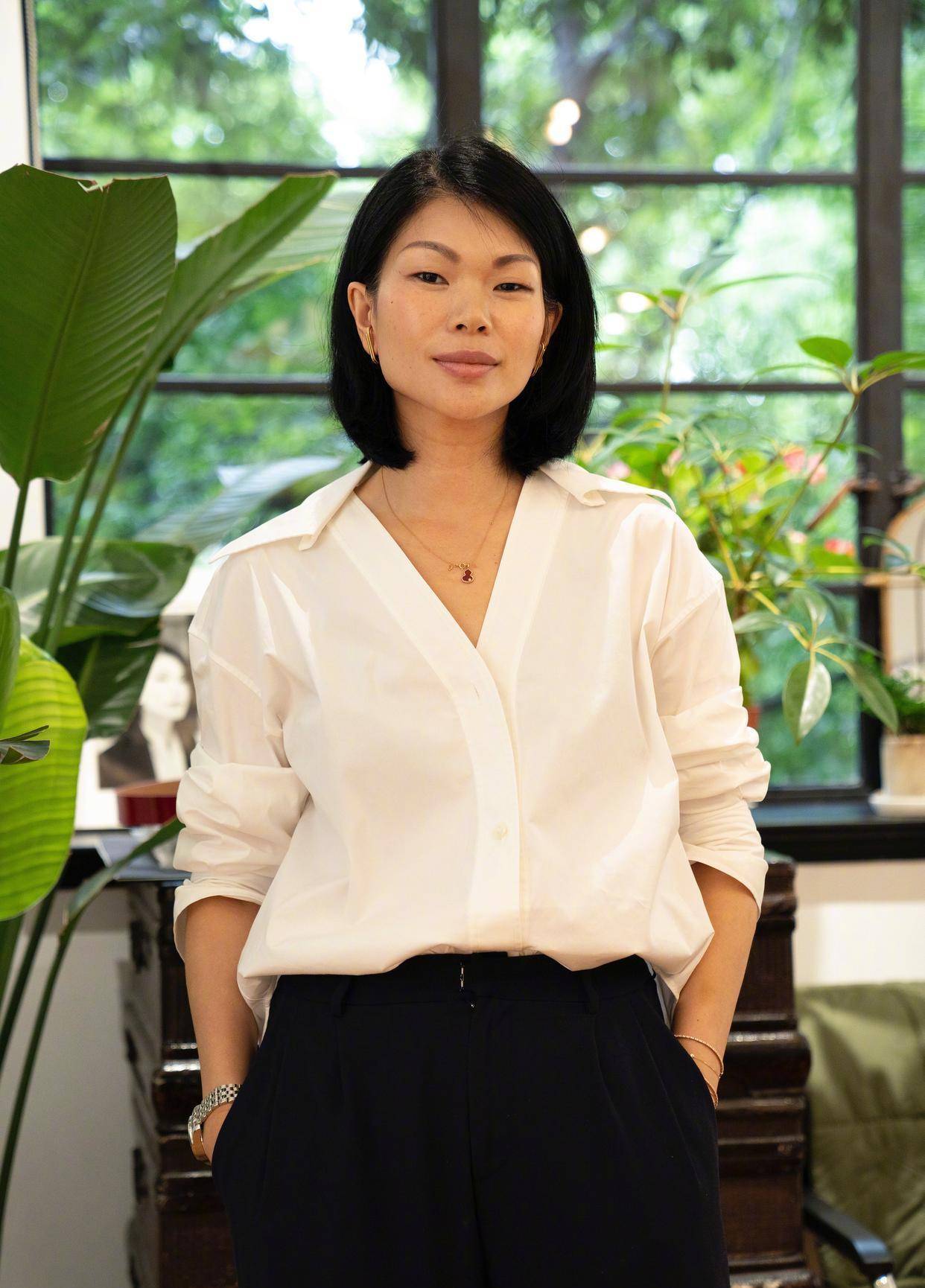 超模吕燕:因外貌备受争议,嫁给国外贵族老公被宠成公主_北京王府井