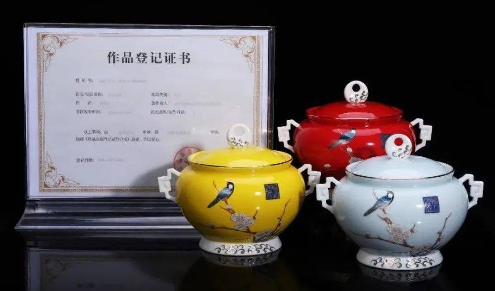 美国小哥收到国礼,这件鸡油黄的国礼瓷有多值钱?_瓷器_中国_外交