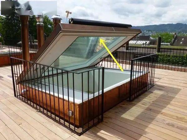 就是好,凿个天窗入口,把楼顶收拾干净,一家独享大露台_装修_楼梯_家庭