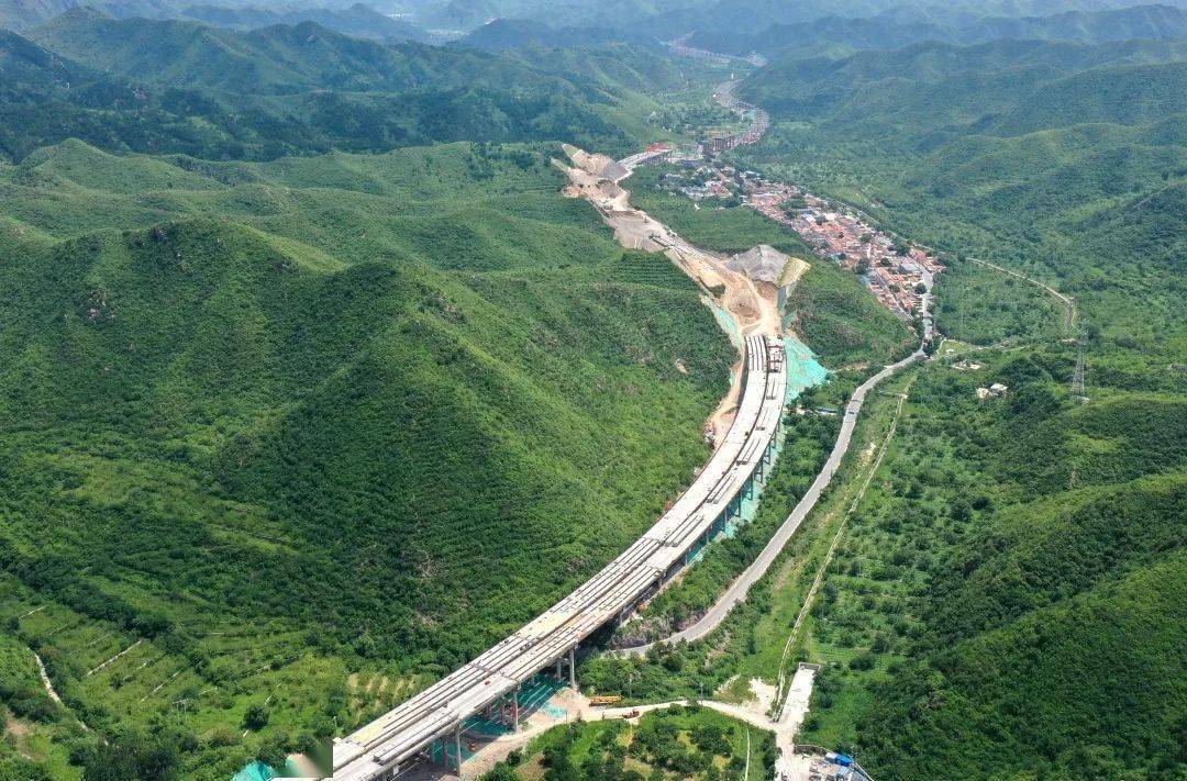 国道109新线高速公路项目是目前北京市里程最长,工程规模最大,投资额