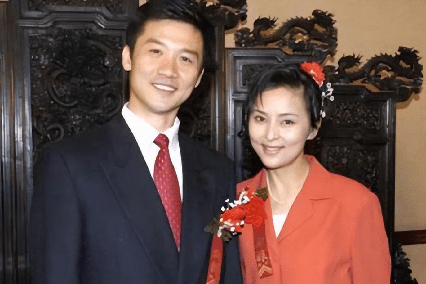 离婚后,有传何音与小9岁男演员许云帆结婚.