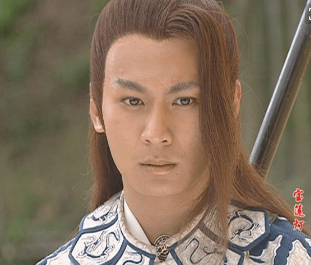 宝莲灯中有很多让人印象深刻的角色,比如扮演沉香的曹骏,当年的他还是