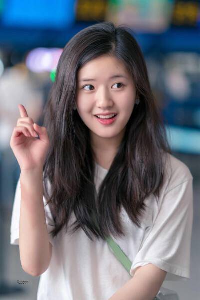 巴蜀出美女:10位来自川渝的美女,个个肤白貌美,气质出众_蒋勤勤