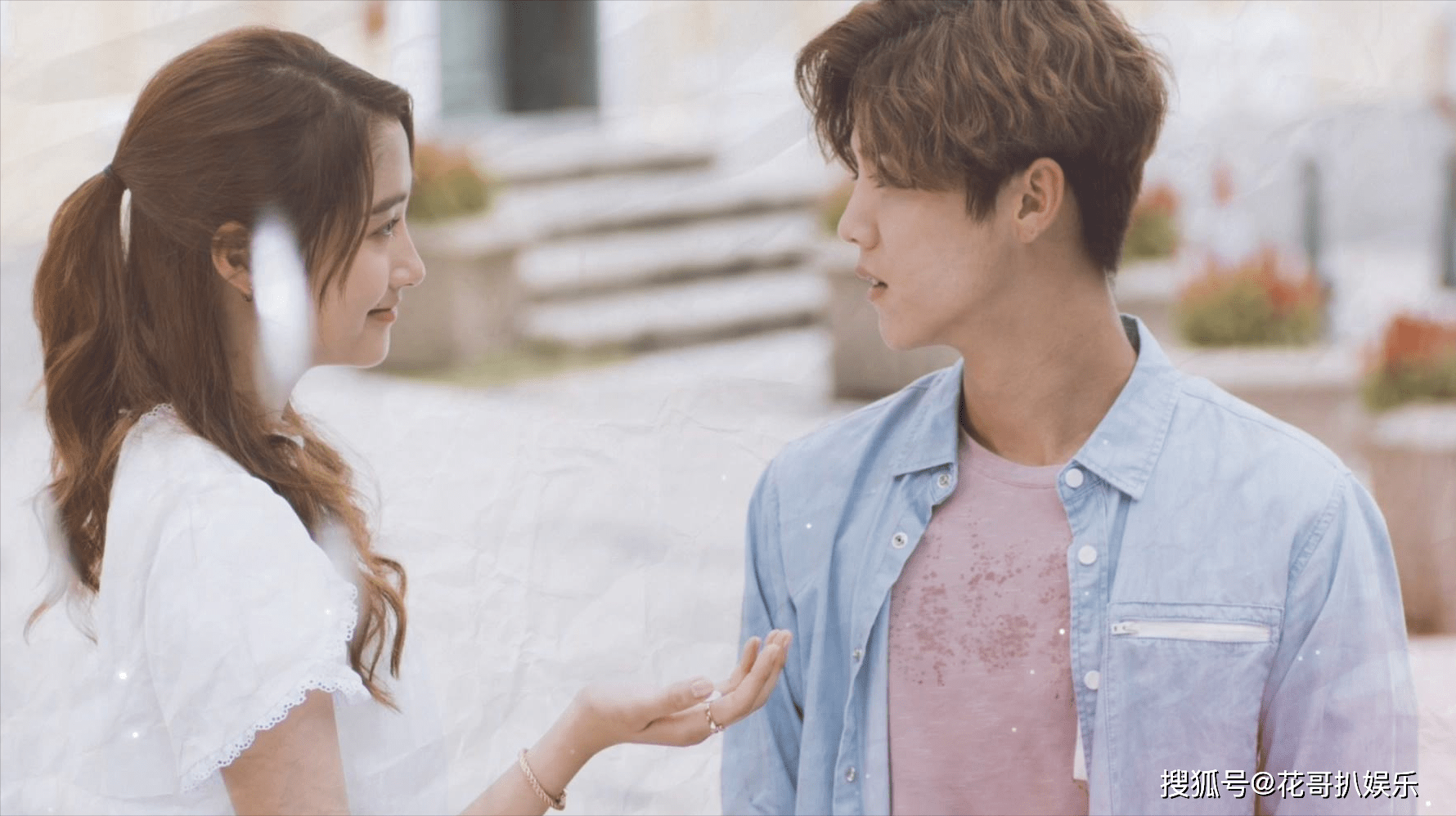 鹿晗关晓彤又被爆分手,一月一次地混淆视听,网友已熟悉这种套路_景甜